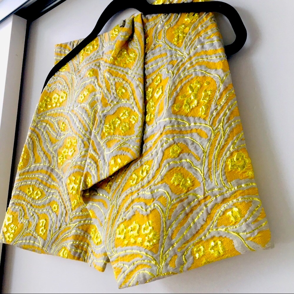 HOST PICK 🍭 Tapestry Treat! Sweet n’ sexy skirt, amazing fabric!